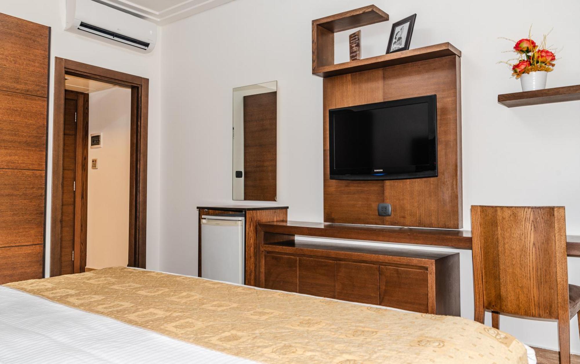 Britannia Suites Beirut Exterior photo