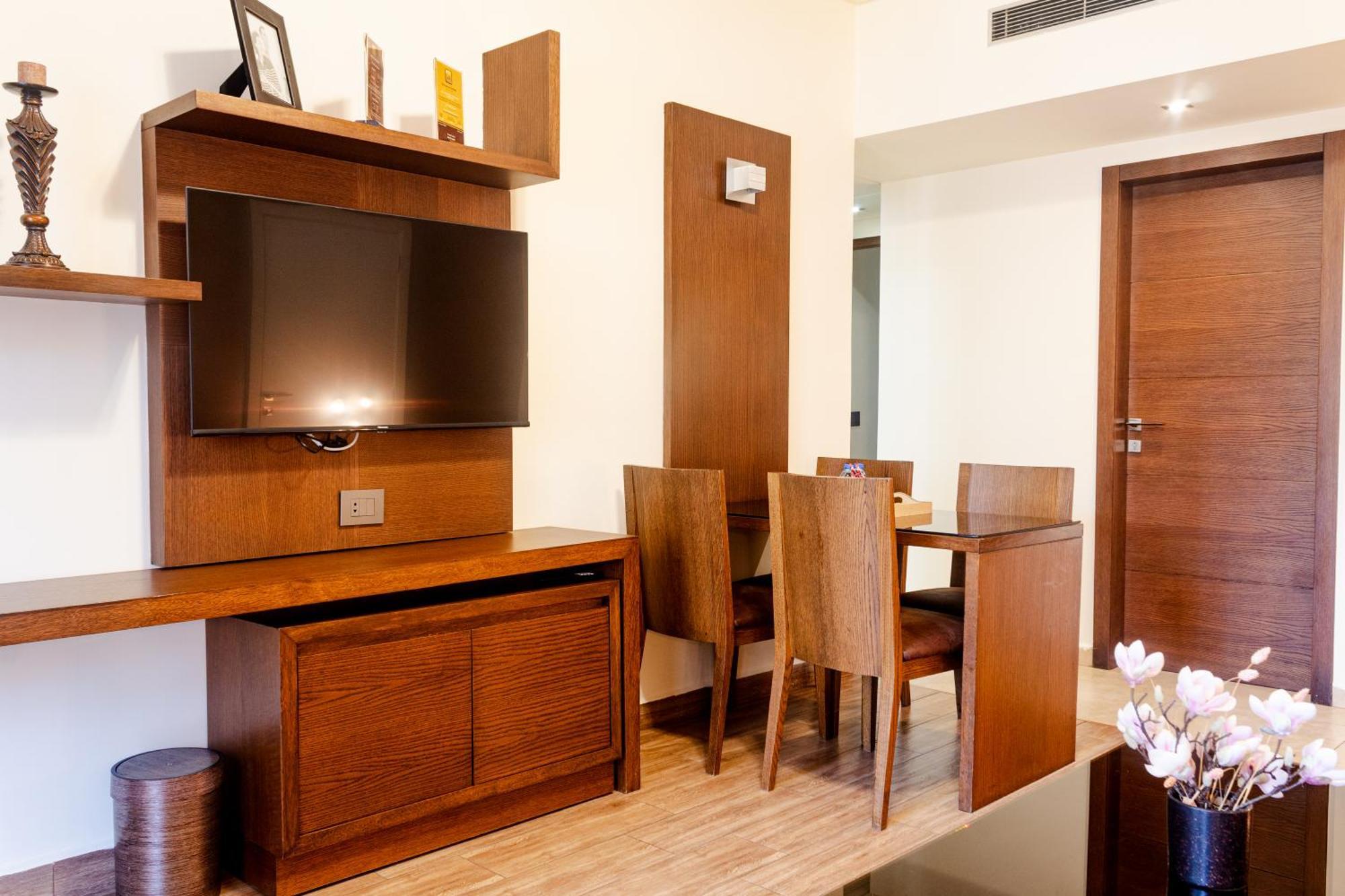 Britannia Suites Beirut Exterior photo